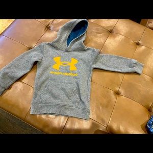 Boys size 6 grey Under Armour sweatshirt